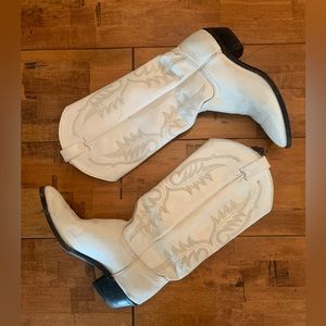White vintage cowboy boots size 9